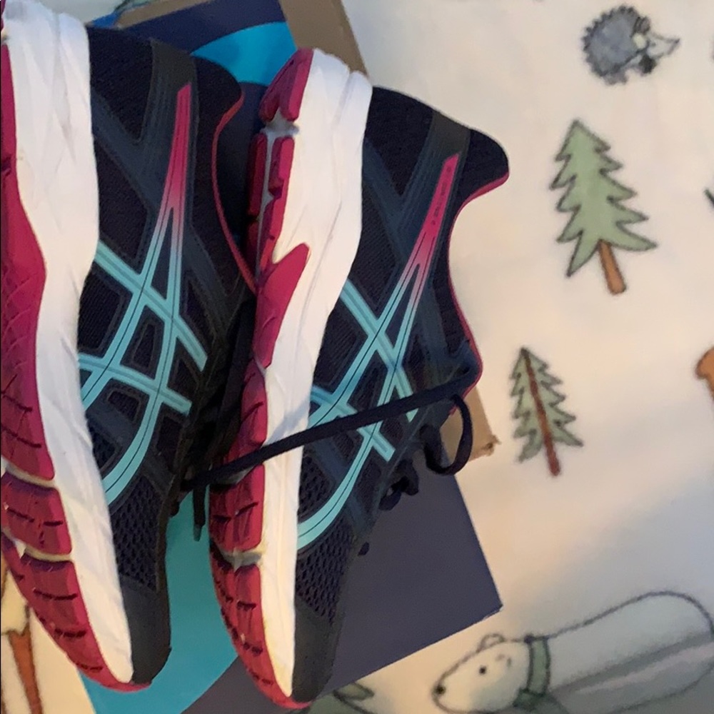 Running shoes